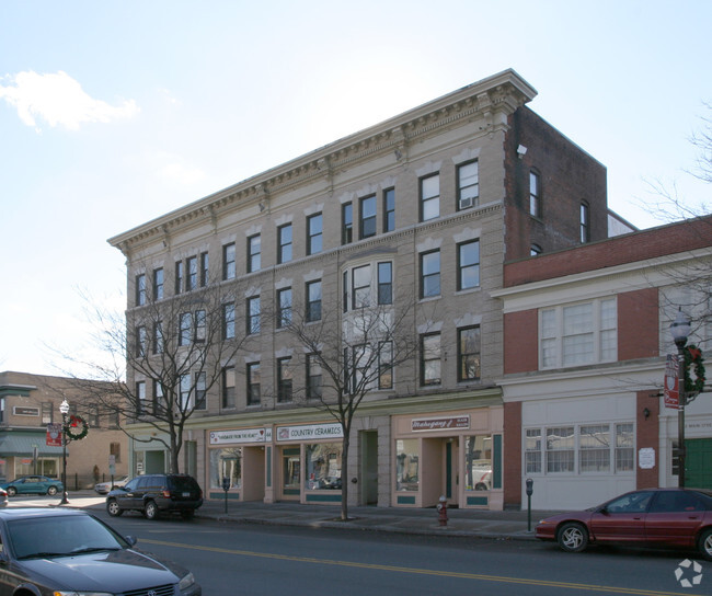 Building Photo - Main Street Apartments