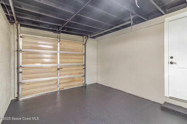 Building Photo - 175 Melaleuca Dr