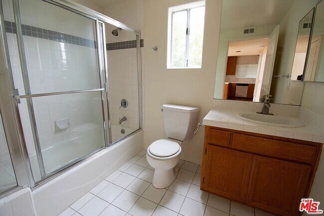 Building Photo - 710 Ocean Park Blvd