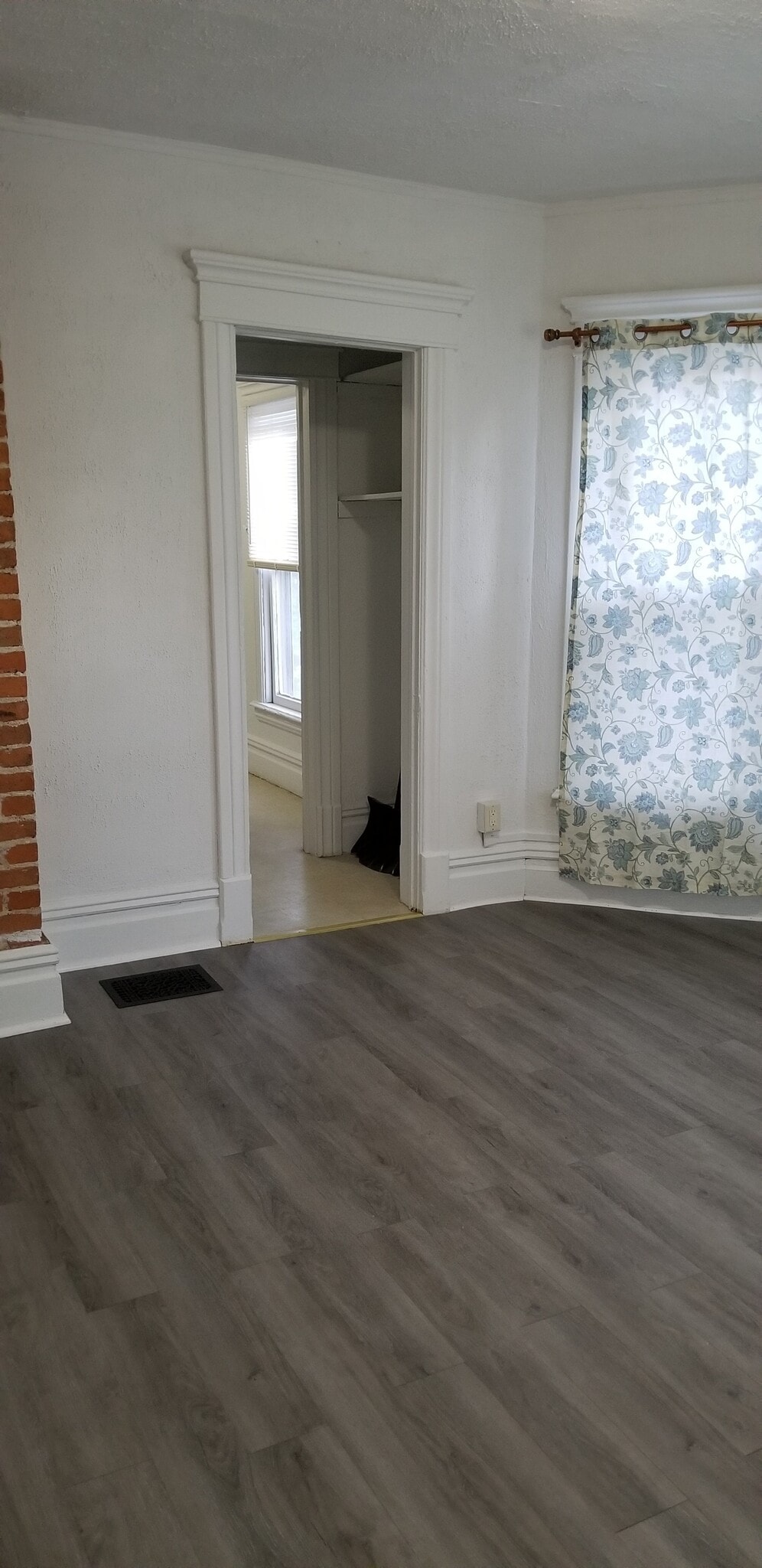 Living Rm - 1125 S Westnedge Ave