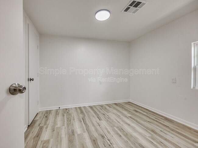 Building Photo - 4608 N Libby Ave