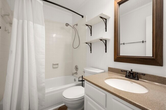 Building Photo - 16014 Lakestone Dr