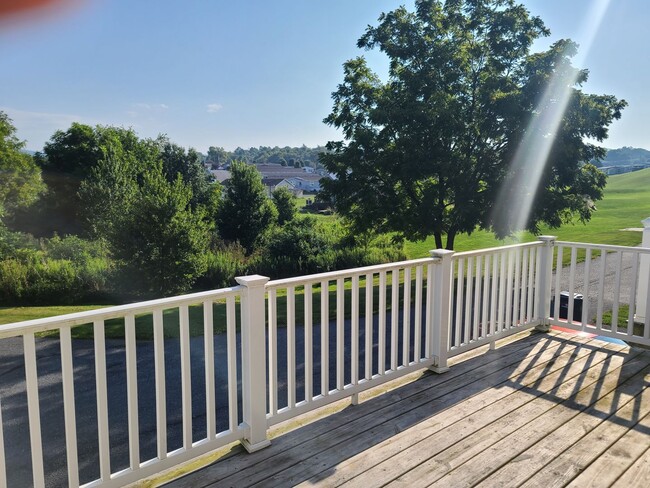 Building Photo - 3 Bedroom 2 1/2 bath Townhome for Rent in Waynesboro