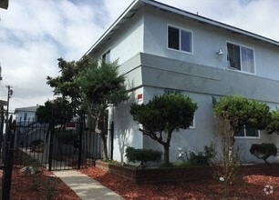 Building Photo - 1577 Pine Avenue