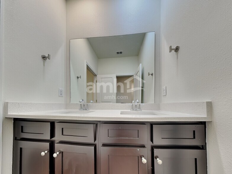 Building Photo - 146 Elcano Ln