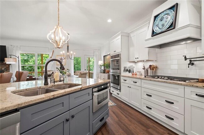 Building Photo - 175 STONELEDGE TRCE N