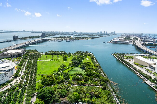 Building Photo - 900 Biscayne Blvd