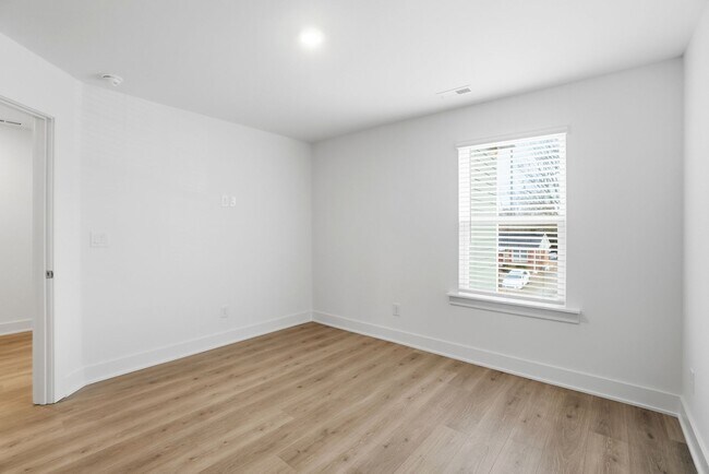 Building Photo - Bright & Modern New Construction Townhome