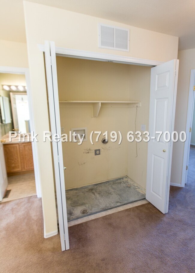 Building Photo - 985 Ridgebury Pl