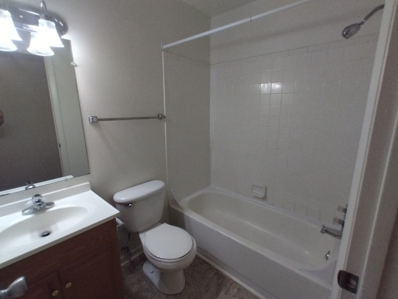 Building Photo - 600 Reusens Rd