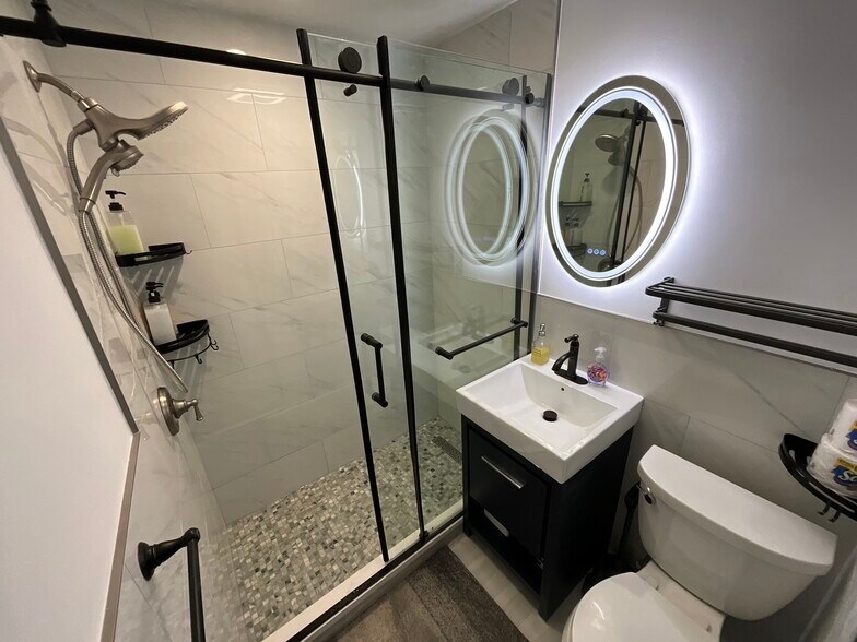 Building Photo - 871 Harrison Ave