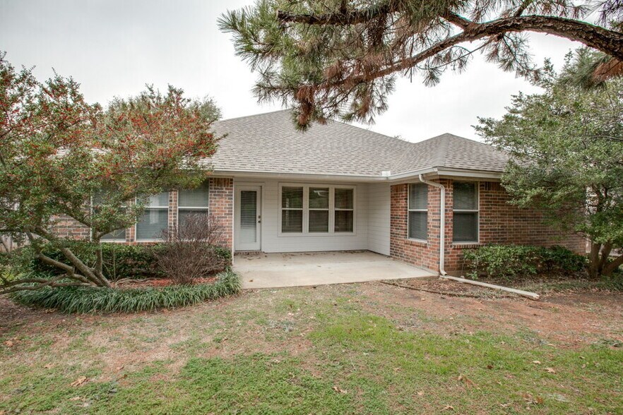 Building Photo - 7625 Mahonia Dr