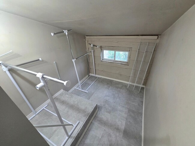 Building Photo - AVAILABLE August! - 3 Bed, 1 Bath Home In Cloquet!