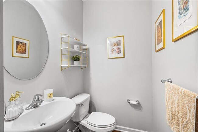 Building Photo - 242 Broadstone Dr