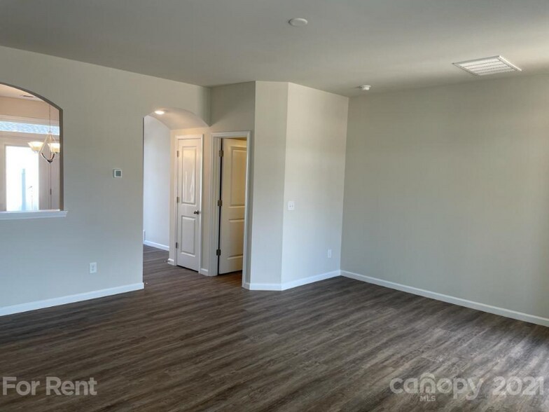 Building Photo - 534 Dorman St