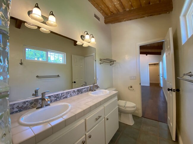 Building Photo - Great 3-Bedroom Home – Peaceful Country Living Just 8 Minutes from Hwy 78!