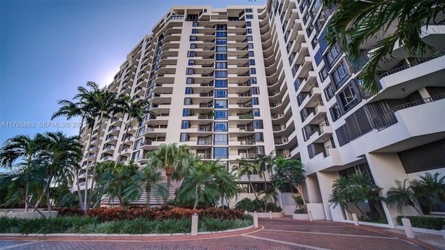 Building Photo - 520 Brickell Key Dr