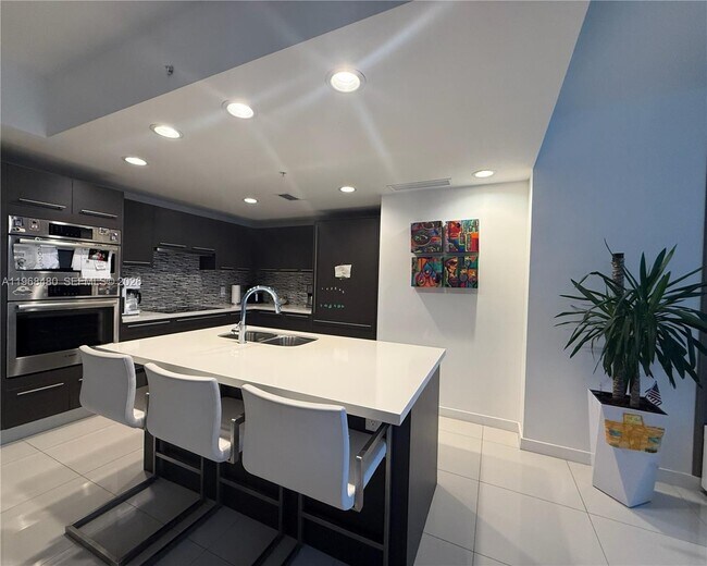 Building Photo - 7661 NW 107th Ave