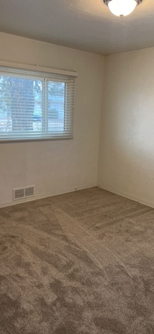 Building Photo - Nice 3 Bedroom 2 Bathroom, 2 Living areas. NE Heights, with plenty of room to roam inside and out