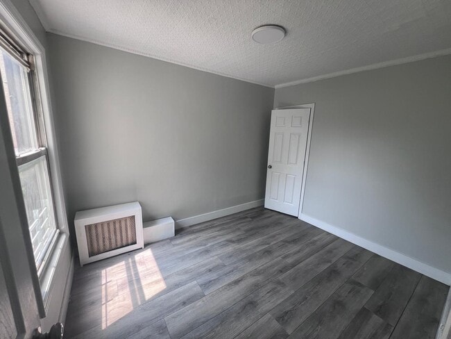 Building Photo - 648 E 224th St