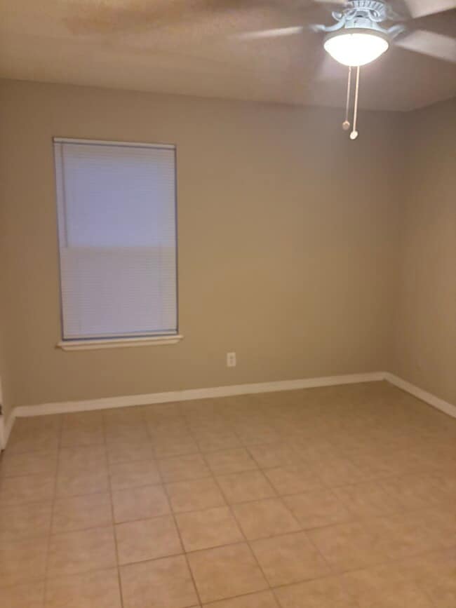 Building Photo - 639 N Betty Jo Dr