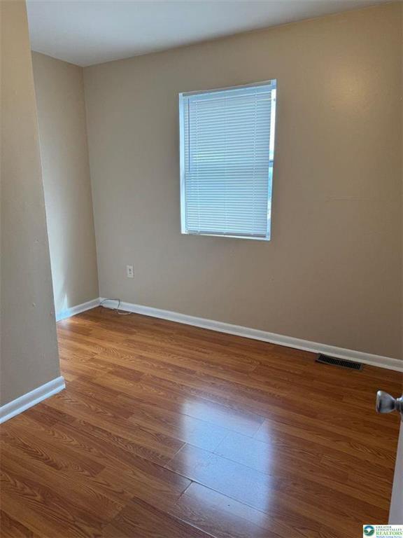 Building Photo - 1538 E 8th St