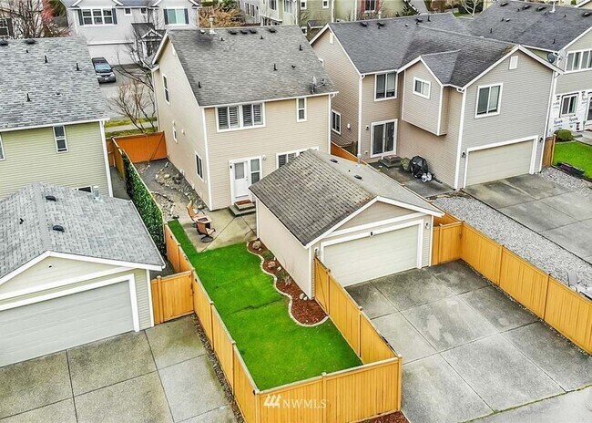Building Photo - Beautiful Snoqualmie home available for mo...