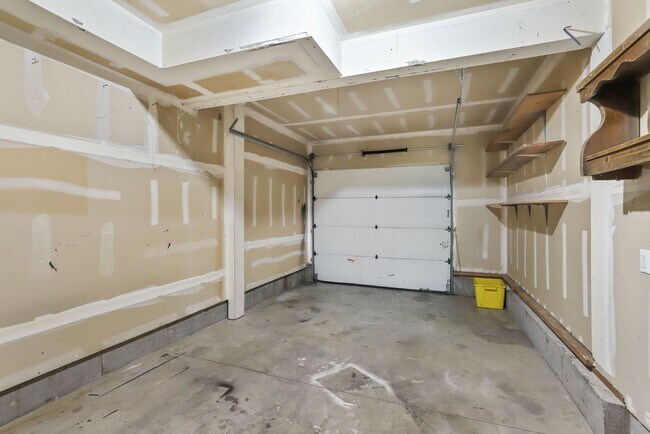 Building Photo - Updated SE Portland Townhome - Near Woodstock