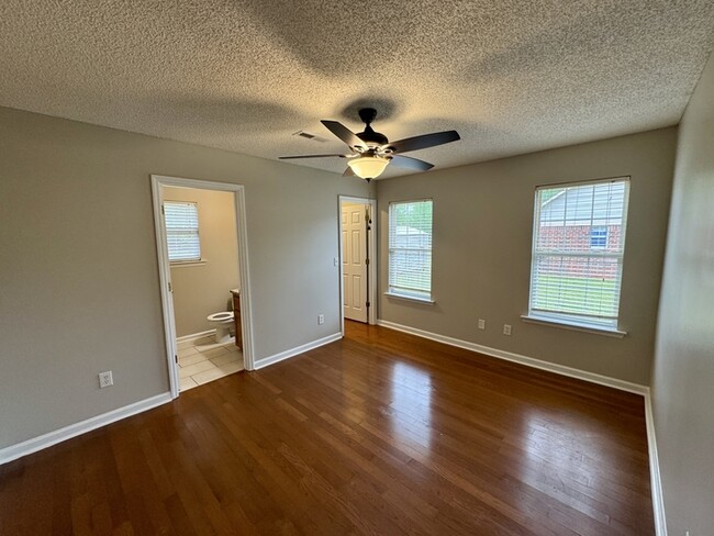 Building Photo - 103 Balsam Poplar Way