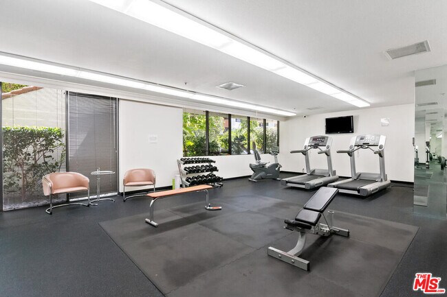 Building Photo - 2131 Century Park Ln