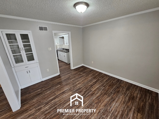 Building Photo - 5740 Fox Bend Ave