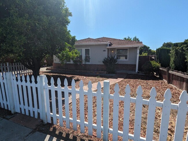 Building Photo - 485 S Fair Oaks Ave