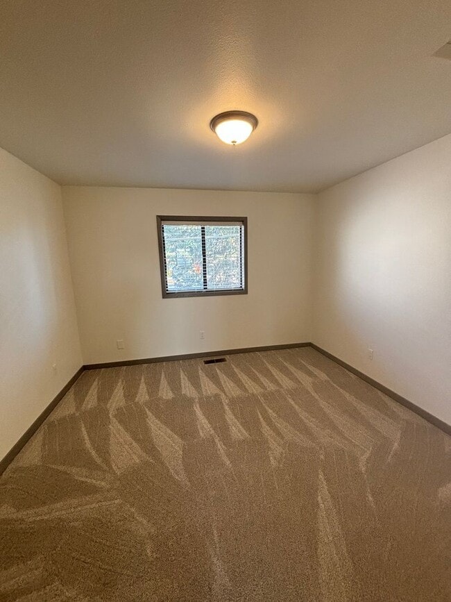 Building Photo - Remodeled Midtown Apartment (APP#244)