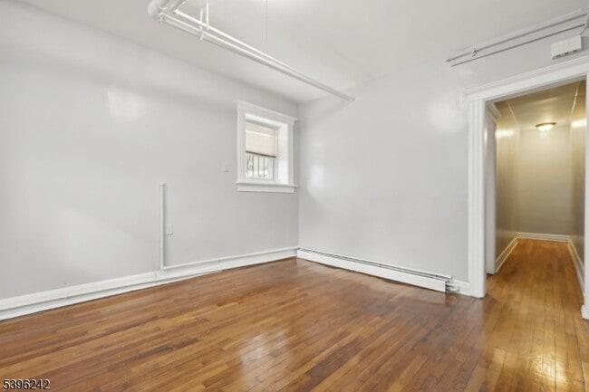 Building Photo - 162 Fairview Ave