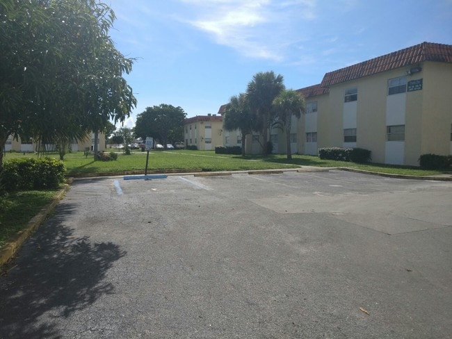 Building Photo - 1331 S Dixie Hwy