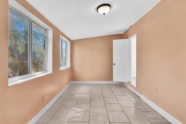 Building Photo - 520 NW 60th Way