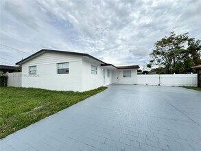Building Photo - 485 SW 81st Ave