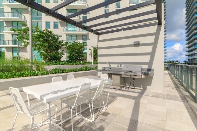 Building Photo - 501 NE 31st St