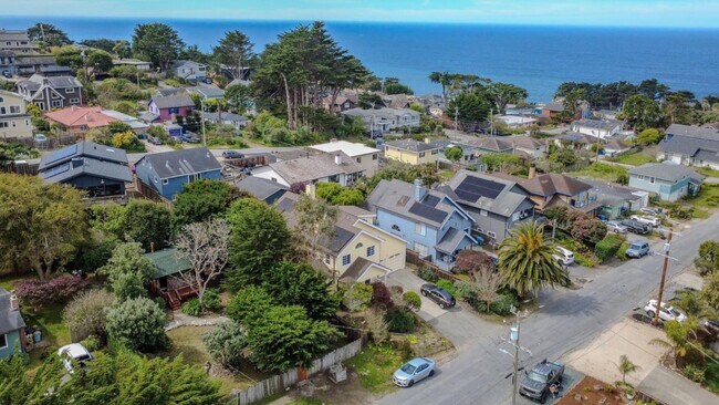 Building Photo - 350 6th St