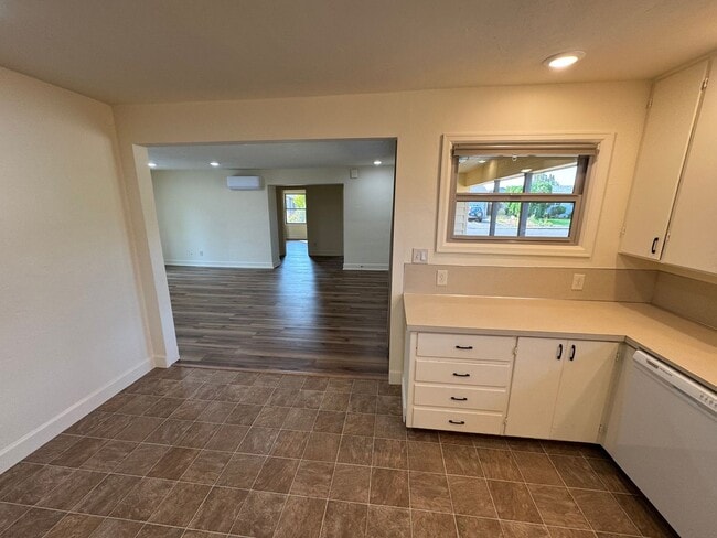 Building Photo - Beautifully Renovated 3 Bedroom ~ 2 Bathro...