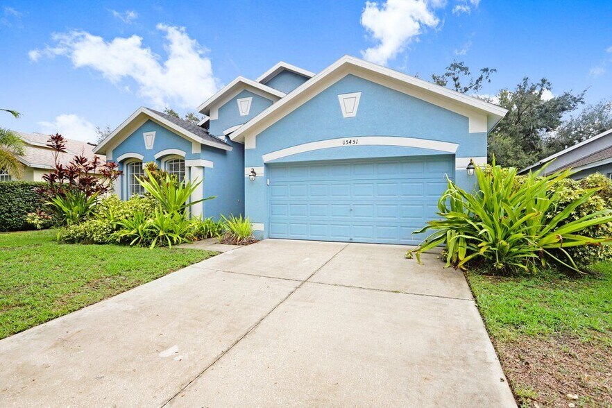 Building Photo - 15451 Martinmeadow Dr