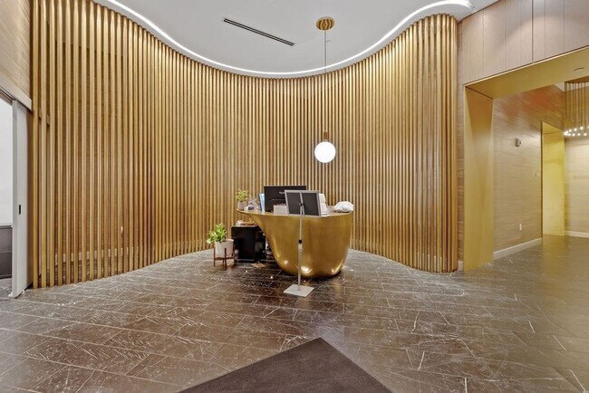 Building Photo - 55 Lagrange St