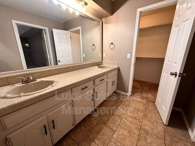 Building Photo - 2205 Basking Ridge Trail