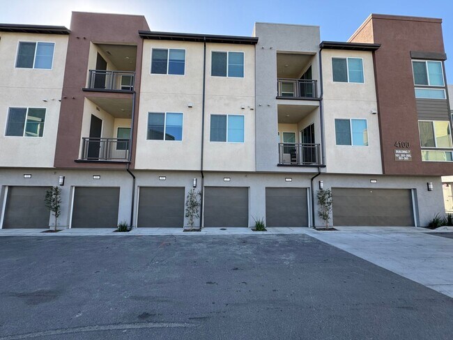 Building Photo - 4100 E Cir Paseo