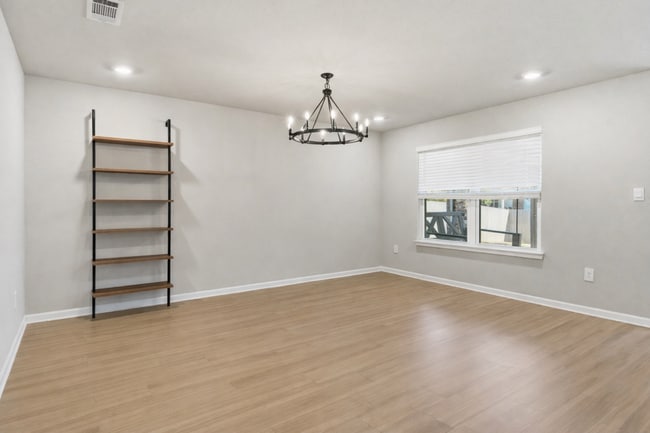 Building Photo - 1042 Enclave Cir