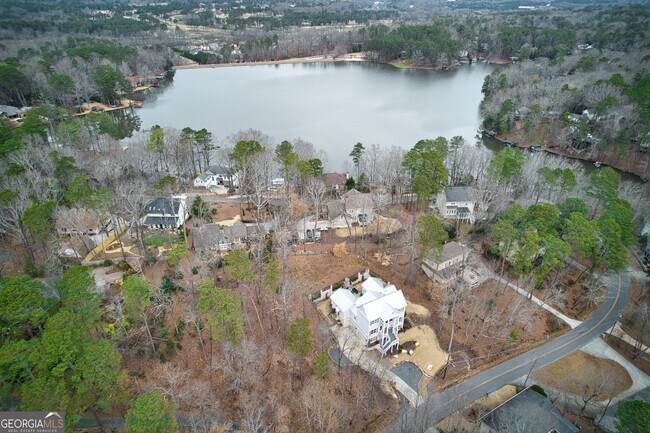 Building Photo - 75 Lakeshore Dr NW