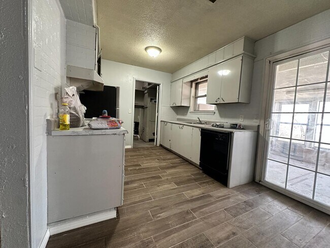 Building Photo - 860 S Scott St