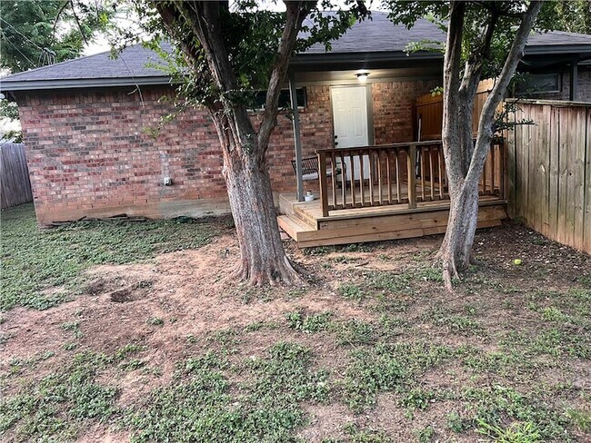 Building Photo - 1211 Webhollow Cir