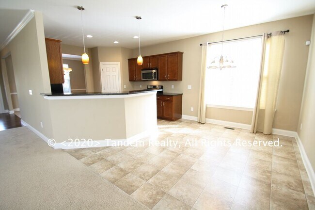 Building Photo - Franklin Home 3 bed 2.5 Baths