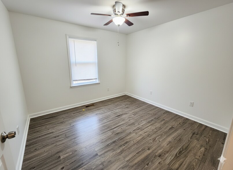 Building Photo - 286 Newridge Ave